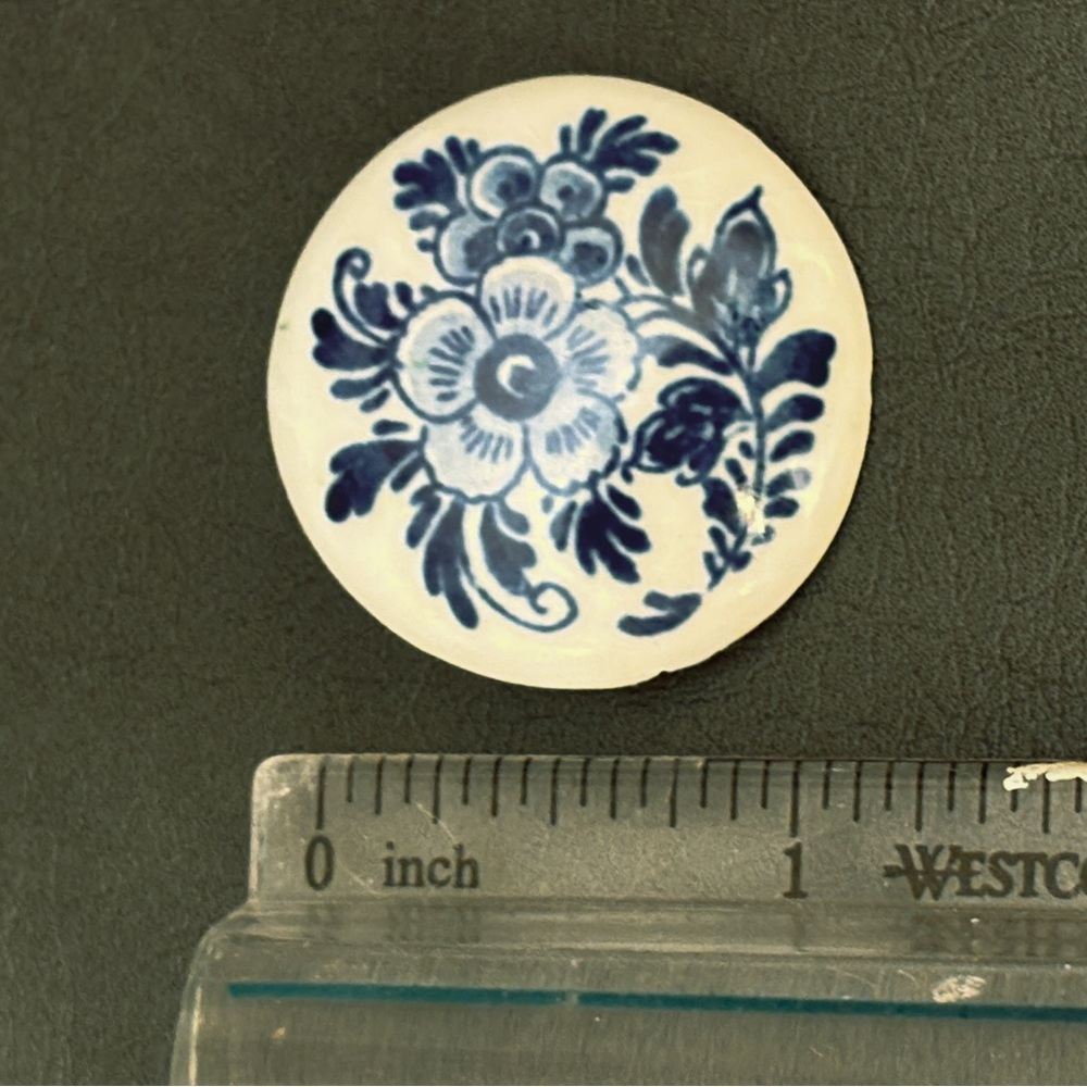 Delft-Style Blue Floral Ceramic Brooch – 1.5” – Hand-Painted - Picture 5 of 7